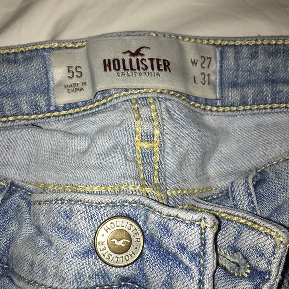 Highly distressed Hollister jeans - Picture 3 of 7